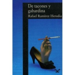 De tacones y gabardina
