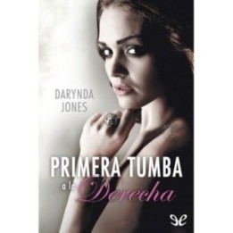 Primera tumba a la derecha